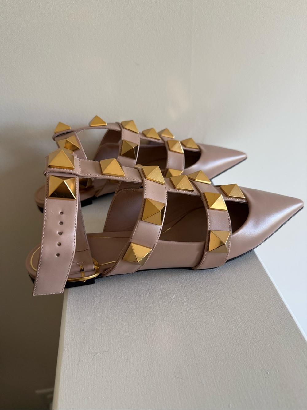 Valentino
Roman Stud Leather Ankle Strap Flat 38.5 - Picture 2 of 8